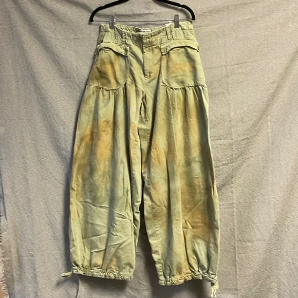 We The Free Olive Cargo Pants - Picture 1 of 8